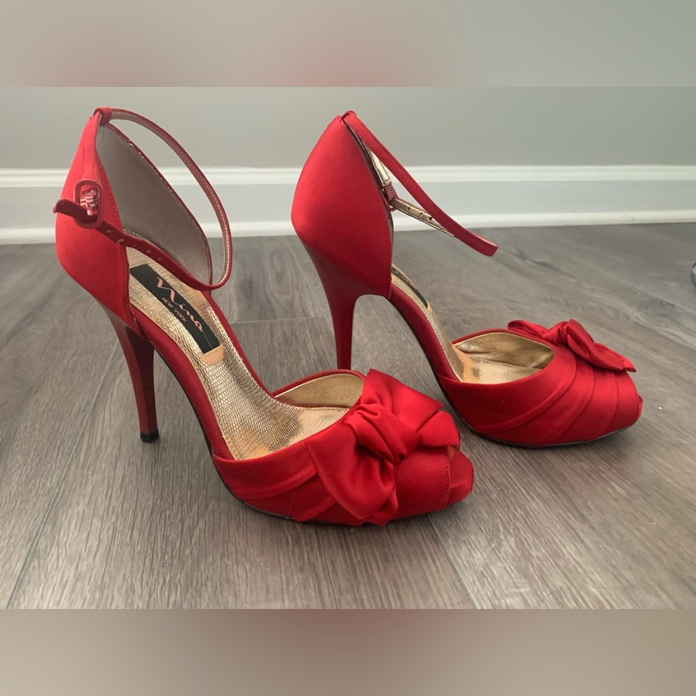 Nina Red Electra Peep Toe Heels. Size 7.5.
